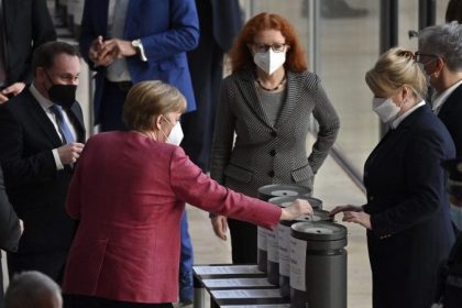§28b IfSG: Bundestag beschließt Merkels Notbremsen-Gesetz – FDP plant Verfassungsbeschwerde