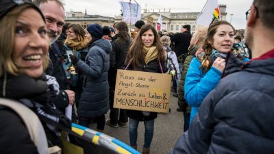 Einsatzpolizist erzählt von friedlichen Corona-Protesten und sieht „Versammlungs-Lockdown“ kritisch