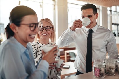 78 Prozent der Deutschen vermissen Büro und Kollegen – und die Kaffeepausen