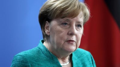 Merkel erinnert am Jahrestag des Kriegsendes an Opfer der NS-Gewaltherrschaft