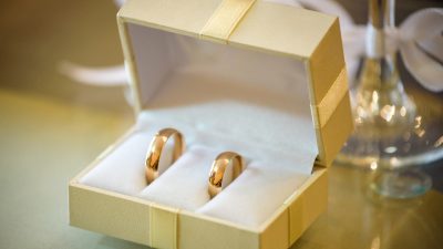 Verband der Juweliere fordert: Persönlicher Trauring-Kauf muss möglich sein