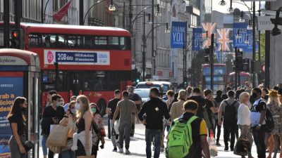 England lockert Corona-Beschränkungen – Geschäfte, Fitnessstudios, Außengastronomie öffnen wieder