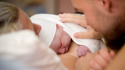 Zahl der Geburten 2020 leicht gesunken – deutlicher Anstieg im Dezember