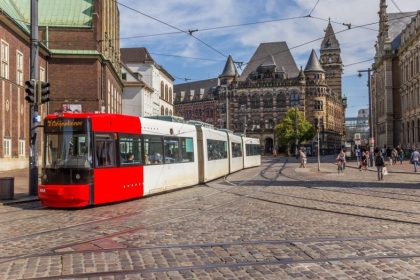 Jugendliche fahren mit gestohlener Straßenbahn durch Bremen