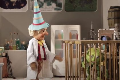 Augsburger Puppenkiste und Bayern-Ministerium erklären Corona-Tests – Neue Realität kindgerecht