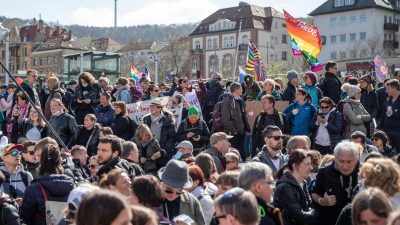 Stuttgarts Bürgermeister verteidigt Genehmigung der Querdenken-Corona-Demo