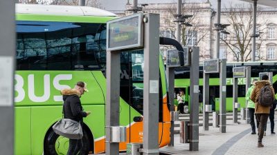 Massiver Fahrgastverlust bei Fernbussen wegen Neun-Euro-Ticket