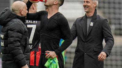 Sieben-Tore-Spektakel: Eintracht rollt Richtung Königsklasse
