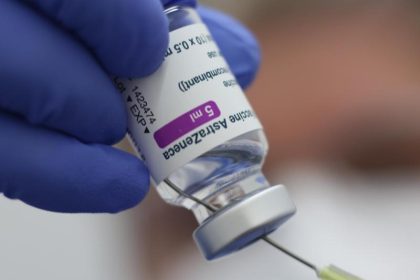 Nach AstraZeneca-Impfstoff: Britisches Model stirbt an „sehr seltenem“ Blutgerinnsel