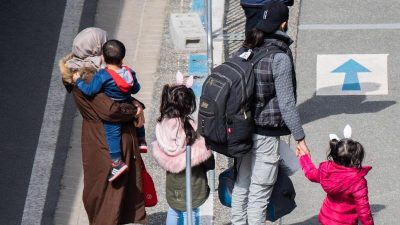 „Irreguläre Sekundärmigration“: Das Flüchtling-Dilemma mit Griechenland