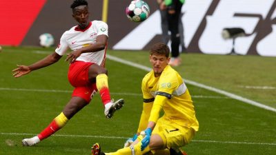 RB Leipzig mit 2:0-Sieg gegen zehn Stuttgarter