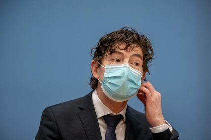 Drosten: Geimpfte können Monate später erneut Überträger des Virus sein