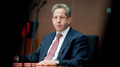 Abgehörtes Telefonat: Verfassungsschutz nimmt ehemaligen Chef ins Visier