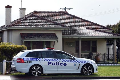 Australier erschießt Einbrecher und lebt 15 Jahre neben der Leiche