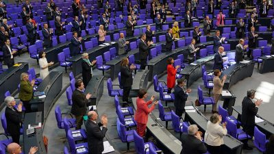 Bundestag entscheidet über Erleichterung für Geimpfte und Genesene