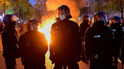 „Kuschelkurs mit der linken Szene“: Kritik nach Ausschreitungen bei Demonstration zu 1. Mai in Berlin