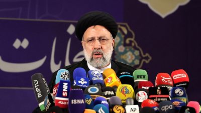 Politische Schwergewichte Laridschani und Raisi bewerben sich um Präsidentenamt im Iran