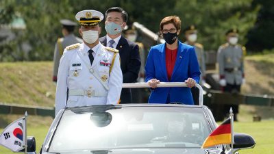 Kramp-Karrenbauer sagt Südkorea Unterstützung in Atomkonflikt mit Nordkorea zu