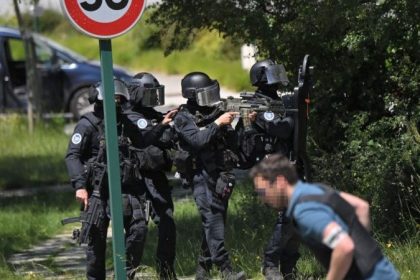 Polizistin bei Messerangriff lebensgefährlich verletzt – Täter „radikalisiert“ und „psychisch krank“