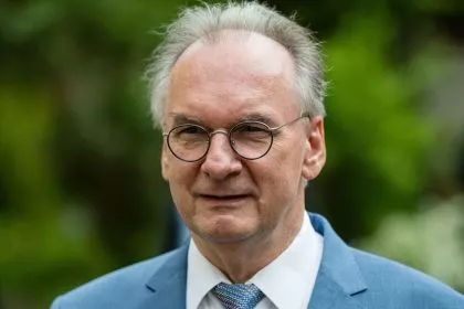 Haseloff für weitere Lockerungen im März – Impfpflicht fraglich