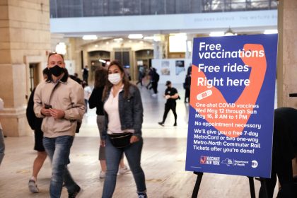 USA: Gesundheitsbehörde meldet über 10.000 COVID-19-Infektionen nach Impfung