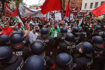 Pro-Palästinenser-Demo in Neukölln eskaliert – 59 Festnahmen, 93 verletzte Polizisten