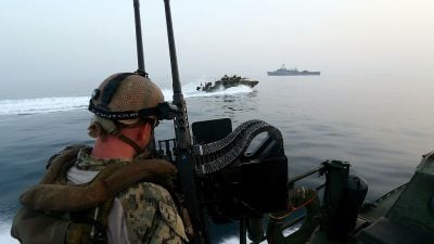 US-Marine beschlagnahmt Tausende Waffen auf Schiff im Arabischen Meer