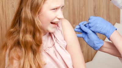 Starke Nebenwirkungen nach Kinder-Impfung – Schulärztin in Niederösterreich geht an die Presse