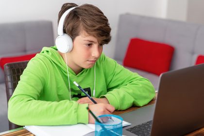Viele Jugendliche können in Texten Fakten nicht von Meinungen unterscheiden
