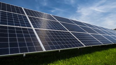 Energiewende zerstört die Umwelt (Teil 1) – Naturwissenschaftler: Solaranlagen heizen die Atmosphäre auf