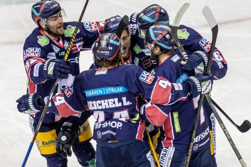 Eisbären Berlin krönen sich zum Eishockey-Jubiläumsmeister