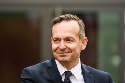 Künftiger Verkehrsminister Volker Wissing rät von Reisen zur Weihnachtszeit ab