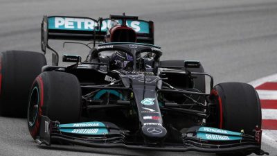 Hamilton kontert nächste Verstappen-Attacke: Sieg in Spanien