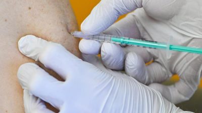 Mediziner: „Eine gut überstandene erste Impfung schließt Komplikation bei der zweiten nicht aus“
