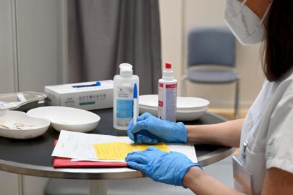Über 40 führende Wissenschaftler fordern sofortigen, weltweiten Impfstopp