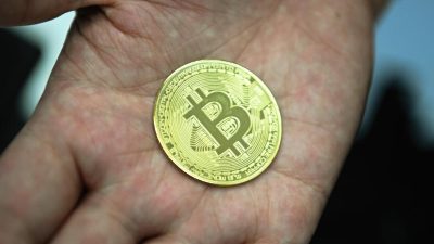 Kryptomarkt bricht ein: Bitcoin sackt auf 30.000 Dollar ab