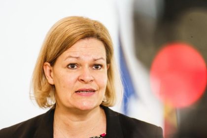 Innenministerin: Angemeldete Demos aufsuchen – Behörden nicht “austricksen”