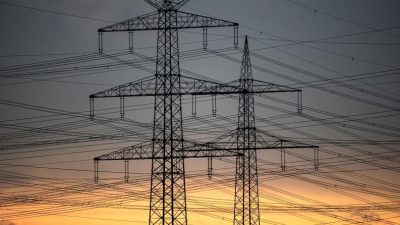 Weiter steigende Stromkosten: Netznutzungsentgelte erhöhen sich auch 2024
