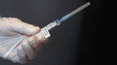 Angst vor DNA-Veränderungen: Griechischer Pharma-Chef will keine Corona-Impfung