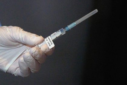 Angst vor DNA-Veränderungen: Griechischer Pharma-Chef will keine Corona-Impfung