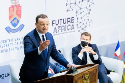 Deutschland kündigt Finanzhilfe für Covid-Impfstoffproduktion in Südafrika an