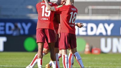 Köln beendet Kiels Traum und bleibt in der Bundesliga