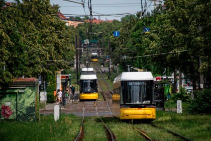 Tram-Unfälle in Berlin: 17-Jährige unachtsam – Taschendieb nach Raub verunglückt