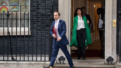Britischer Gesundheitsminister tritt nach Verstoß gegen Corona-Regeln zurück