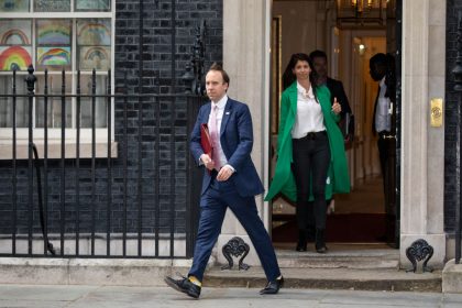 Britischer Gesundheitsminister tritt nach Verstoß gegen Corona-Regeln zurück