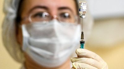 Moskaus Bürgermeister ordnet Impfpflicht für Dienstleistungssektor an