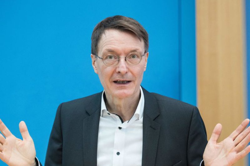 Lauterbach räumt Corona-Irrtümer ein: „Glatte Fehleinschätzungen“ – ohne jegliche Evidenz