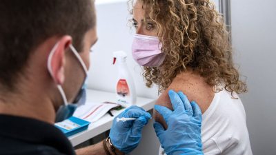 mRNA-Impfstoff: Frauen berichten von starken vaginalen Blutungen nach Corona-Impfung