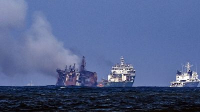 Brände auf Schiffen: Untergang vor Sri Lanka und im Golf von Oman