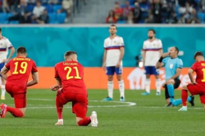 Fußball-EM: Niederknien gegen Rassismus von Fans mit Buhrufen und Pfiffen quittiert